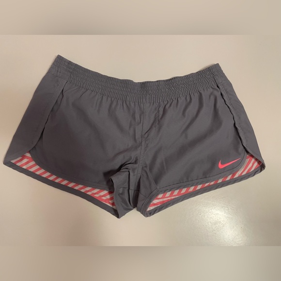 Nike Women’s Reversible Athletic Shorts - Picture 1 of 4